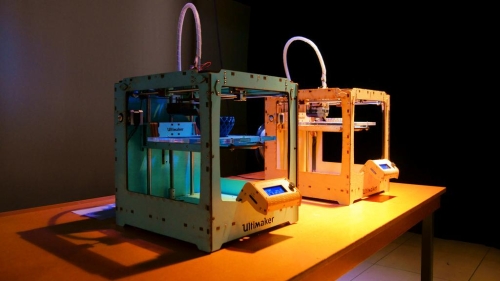 Jedna z pierwszych, komercyjnych drukarek 3D