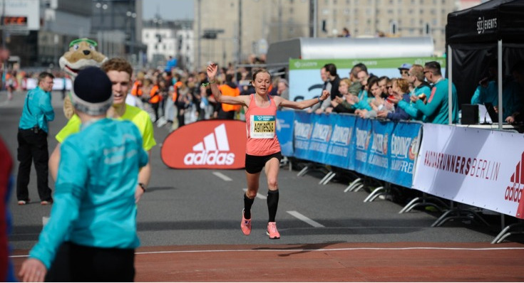 W 2016 r. zajęła trzecie miejsce w Półmaratonie Berlińskim.