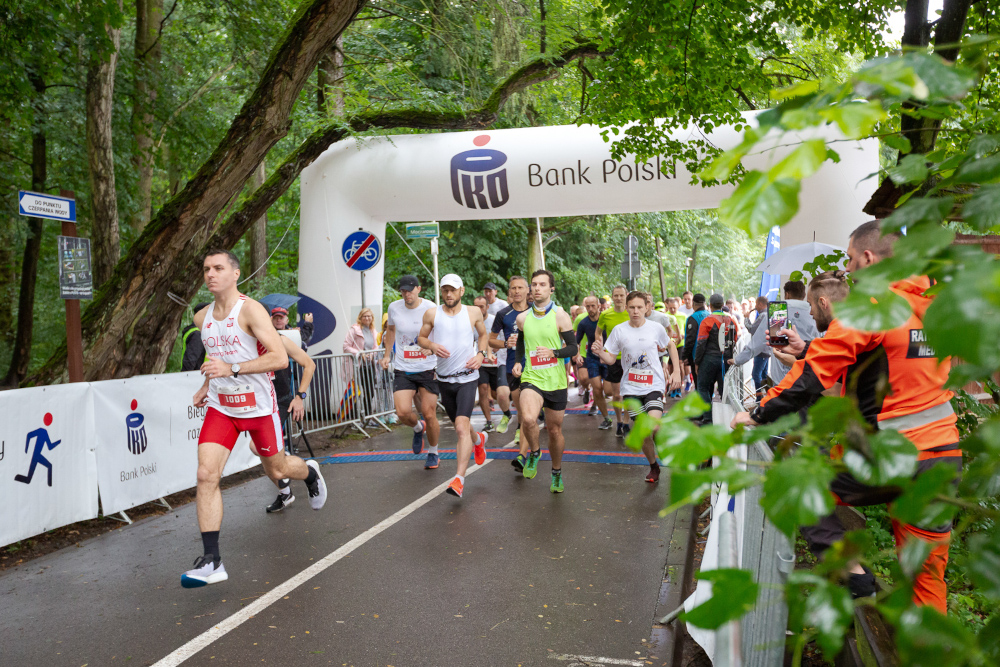W w 42. PKO Półmaratonie Szczecin oraz towarzyszącym mu biegu na 10 km wzięło udział ponad 800 zawodników.