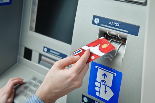 Bezpieczne bankowanie. Odc. 7: Zachowaj bezpieczeństwo przy korzystaniu z bankowych urządzeń samoobsługowych!