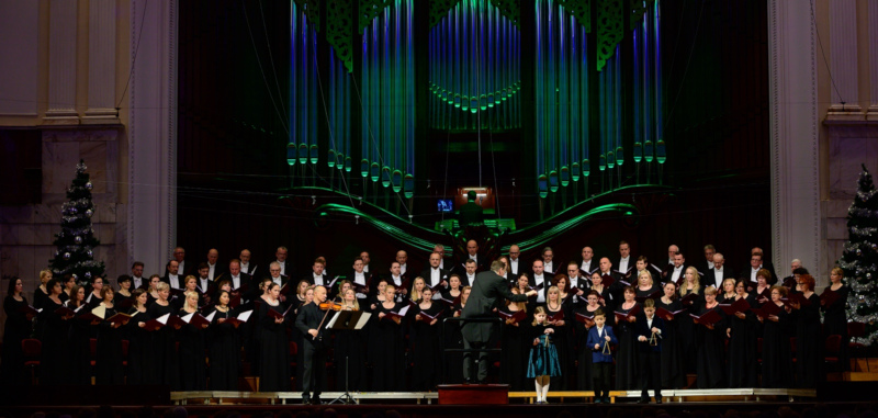 Świątecznych pieśni w mistrzowskim wykonaniu Chóru Filharmonii Narodowej można będzie w tym roku wysłuchać online.