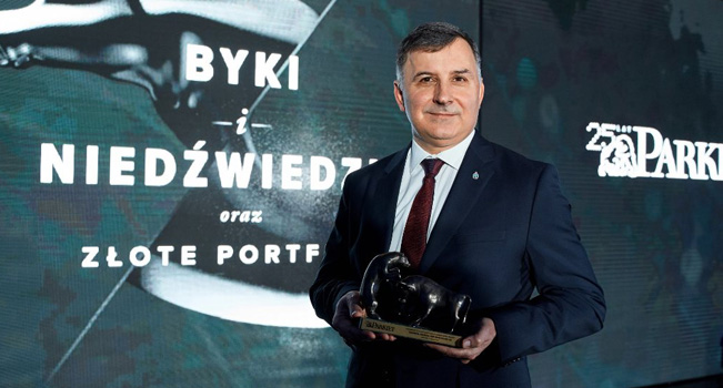 Zbigniew Jagiełło, prezes Zarządu PKO Banku Polskiego, wyróżniony nagrodą specjalną Byki i Niedźwiedzie