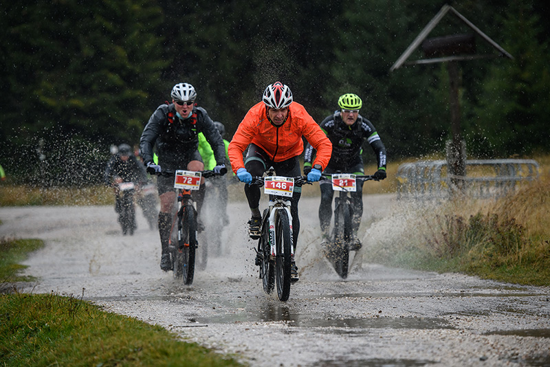Deszcz i błoto - doskonałe warunki na rowerowy bieg.