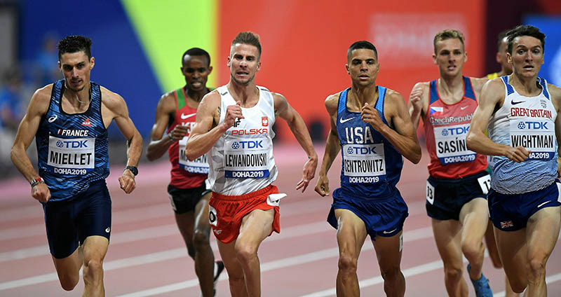 Marcin Lewandowski ma w dorobku m.in. brązowy medal mistrzostw świata w biegu na 1500 m z Dohy (2019 r.)