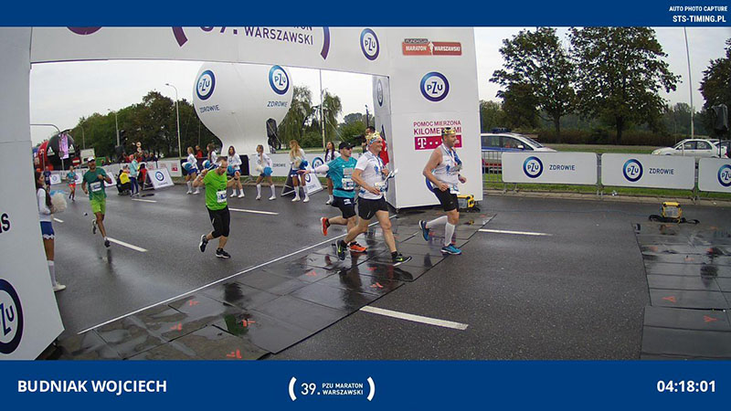 Rekord życiowy Wojciecha Budniaka w maratonie wynosi 4 h 18 min 1 s.