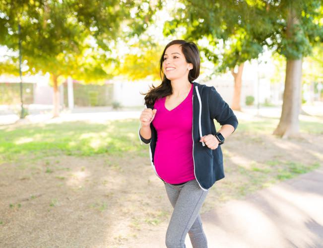 Biegli w bieganiu #17: Bieganie w ciąży – czy jest bezpieczne dla matki i dziecka?