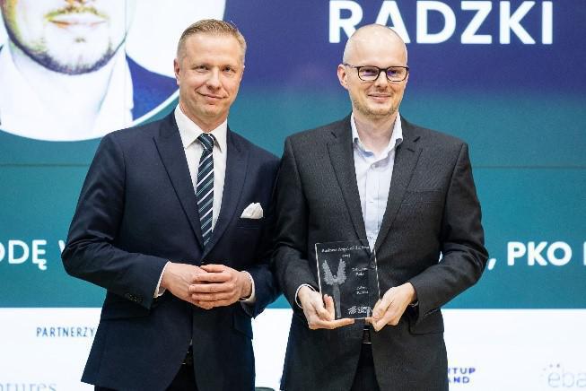 Zbigniew Kluza z PKO Banku Polskiego (od lewej) oraz Adam Radzki, laureat Nagrody dla Anioła Biznesu w kategorii Debiutant Roku 2023