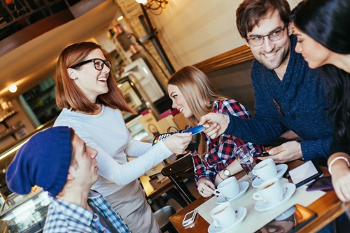 Awaria terminalu i brak gotówki w portfelu. fot. shutterstock.com