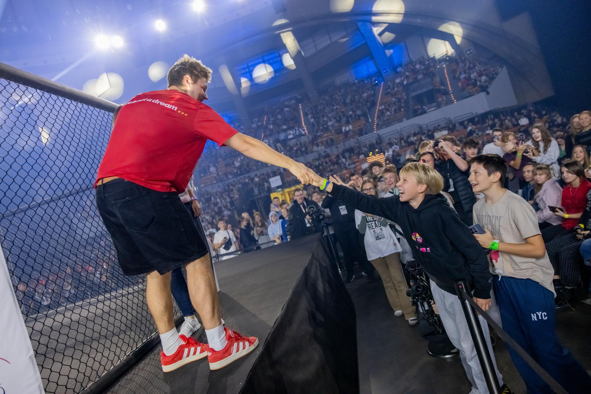 HejTy.  Reaguj. PKO Bank Polski mówi STOP hejtowi