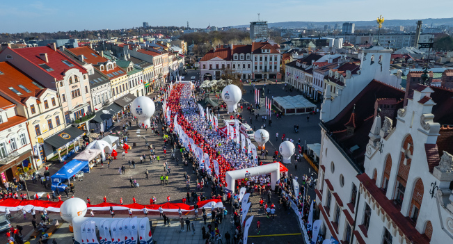 Wspaniała pogoda i atmosfera podczas 9. PKO Biegu Niepodległości w Rzeszowie