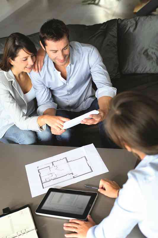 Oszczędzanie i inwestowanie nie tylko na mieszkanie. Fot. shutterstock.com