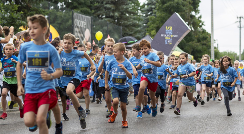 Nieco strasze dzieci mogły wziąć udział w Małym Ćwierćmaratonie na dystansach 300, 600 i 1000 m. Fot. Małgorzata Sosnowska.