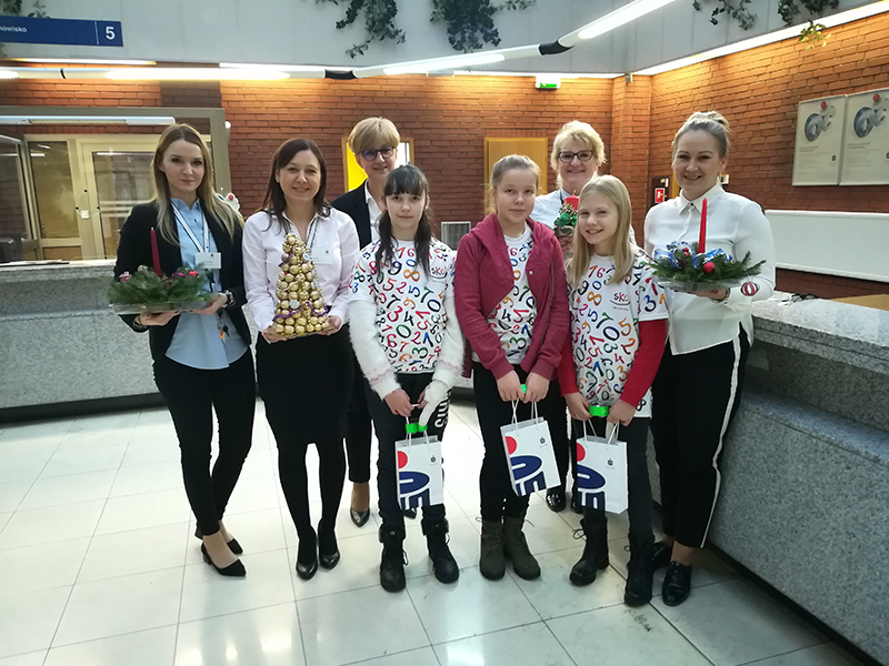Uczennice z SKO odwiedziły Oddział PKO Banku Polskiego