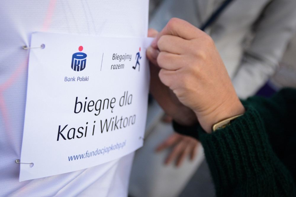 Uczestnicy brali udział w akcji Fundacji PKO Banku Polskiego Biegnę dla..., by pomóc Kasi i Wiktorowi.