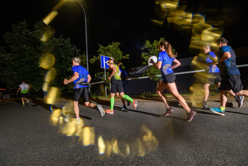 Dystans połowy maratonu w blasku księżyca pokonało ponad 400 biegaczy, a towarzyszący zawodom bieg Nocna Dycha+ ukończyło ponad 100 osób.