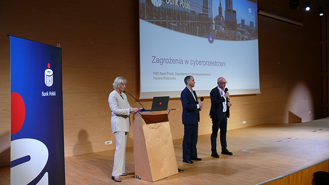 Gdynia. Pokolenia razem przeciw zagrożeniom  w cyberprzestrzeni!