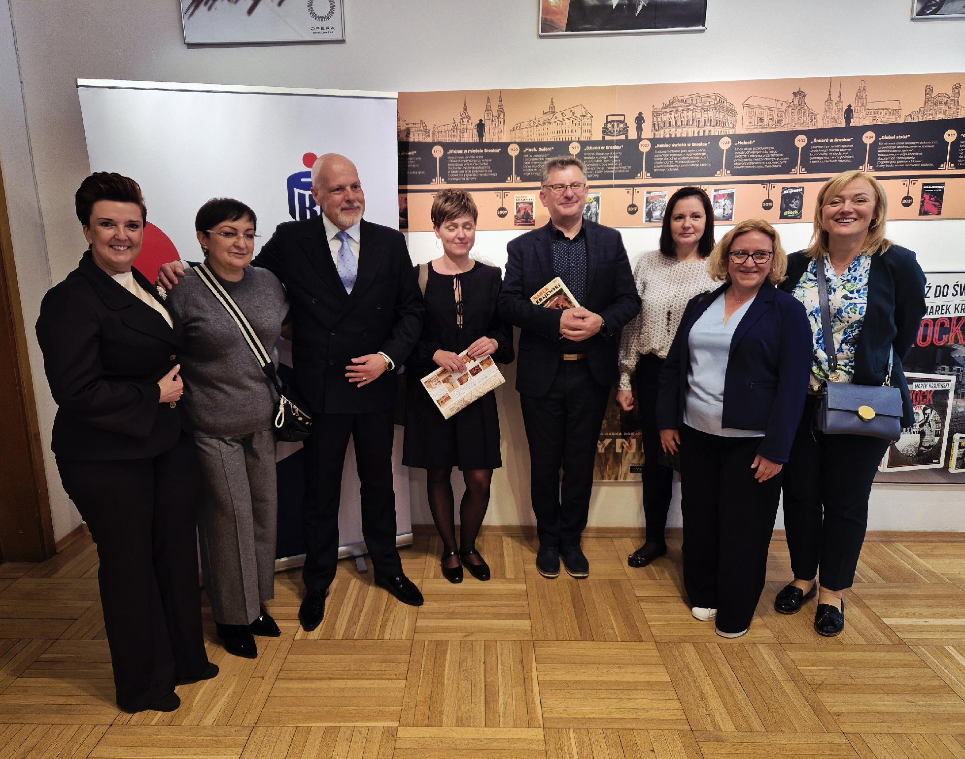 Mock, Krajewski i PKO Bank Polski,  kryminalna wystawa w Wałbrzychu otwarta