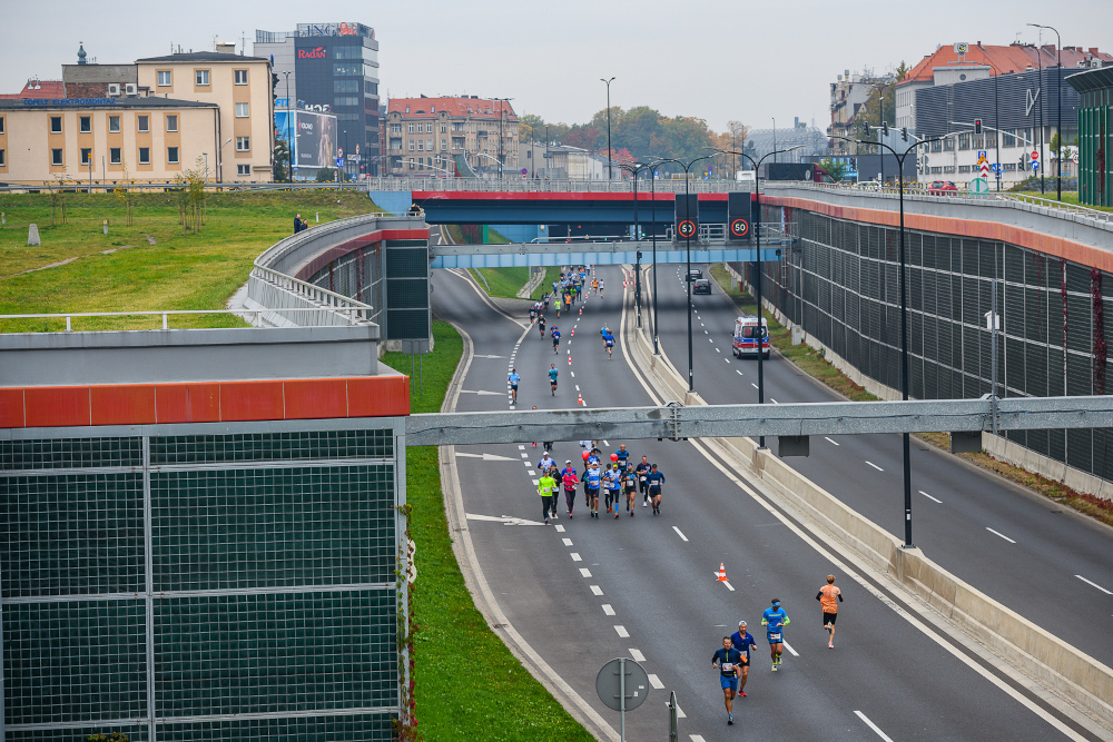 Część trasy wiodła Drogową Trasą Średnicową, czyli drogą szybkiego ruchu łączącą sześć miast konurbacji górnośląskiej.