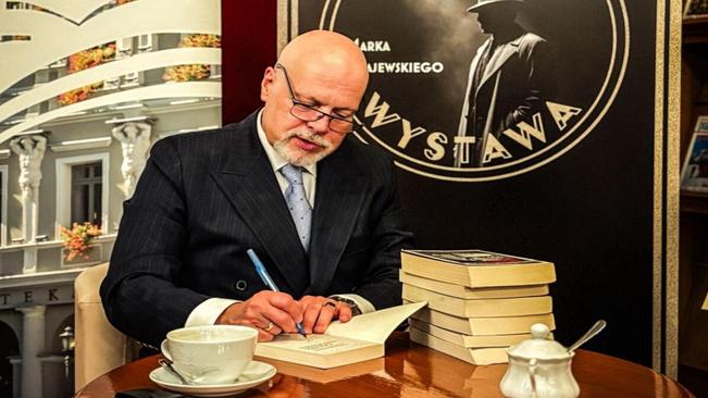 Mock, Krajewski i PKO Bank Polski - kryminalna wystawa w Wałbrzychu otwarta!