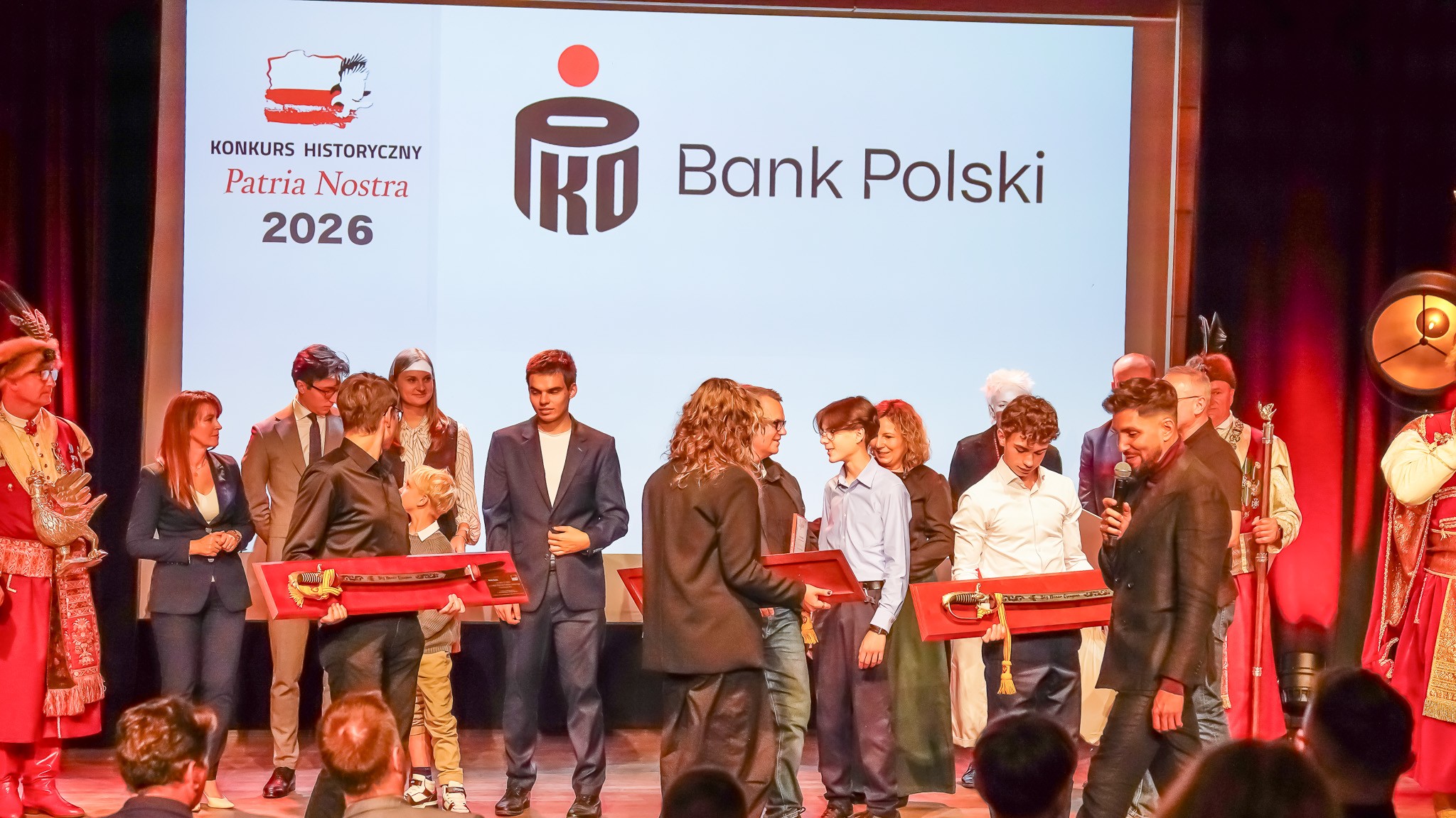 Z kamerą w głąb historii. Młodzi opowiadają o Polsce