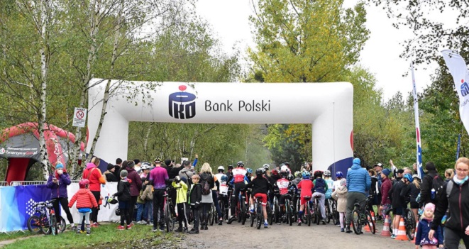 Aktywny początek października z PKO Bankiem Polskim! Oddział 1 w Jelczu-Laskowicach zaangażowany w Duathlon Crossowy