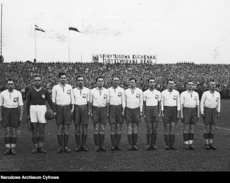 Reprezentacja Polski, która wygrała z Irlandią 6-0. (Ernest Wilimowski 7. od lewej).