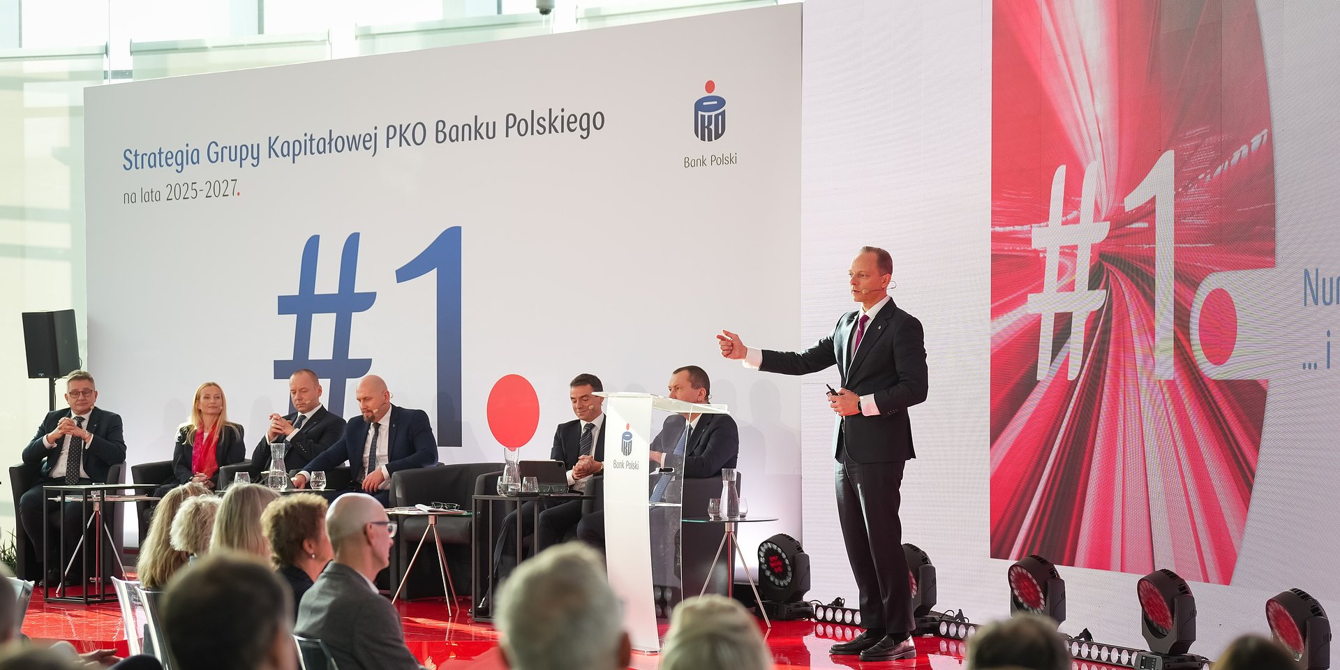 PKO Bank Polski przyspiesza. „Numer 1 i kropka” to hasło przewodnie nowej strategii Grupy Kapitałowej