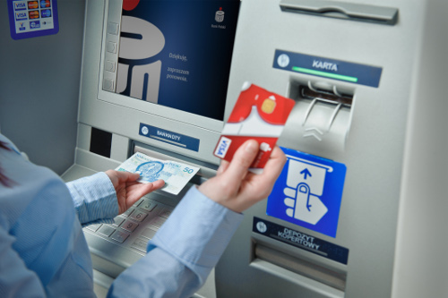 Bankomaty mobilne - gotówka na urlopie zawsze pod ręką | Karty płatnicze |  Bankofinanse | Bankomania