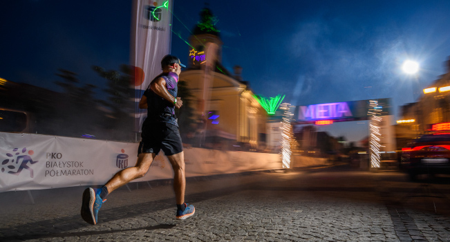 Biegli w bieganiu #7: Jak przygotować się do startu w zawodach nocnych?