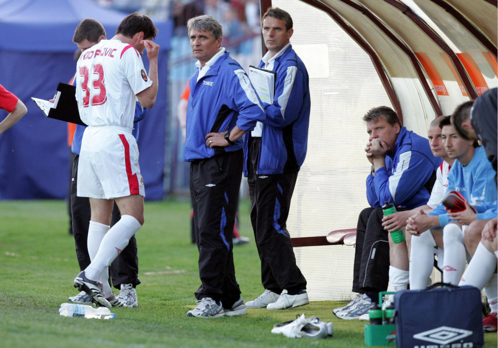 Adam Nawałka jako trener Wisły Kraków w 2007 r. podczas meczu MKS Pogoni Szczecin  z Wisłą. Fot. Cezary Aszkielowicz, Agencja Gazeta.